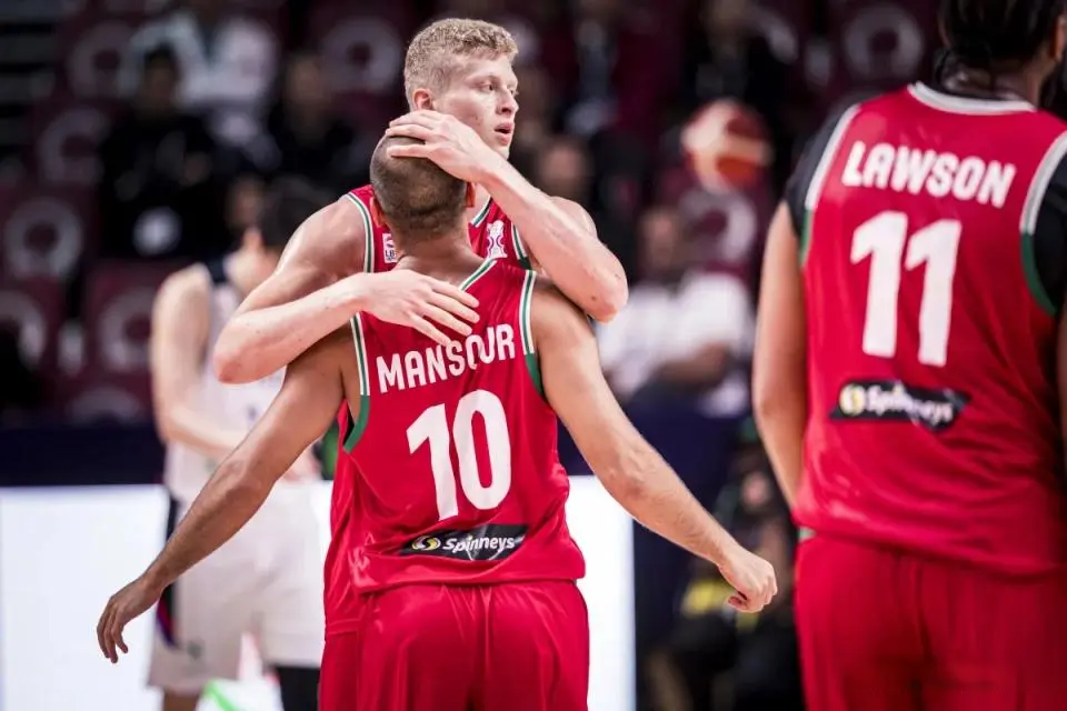 攻守两端陷 攻守两端陷