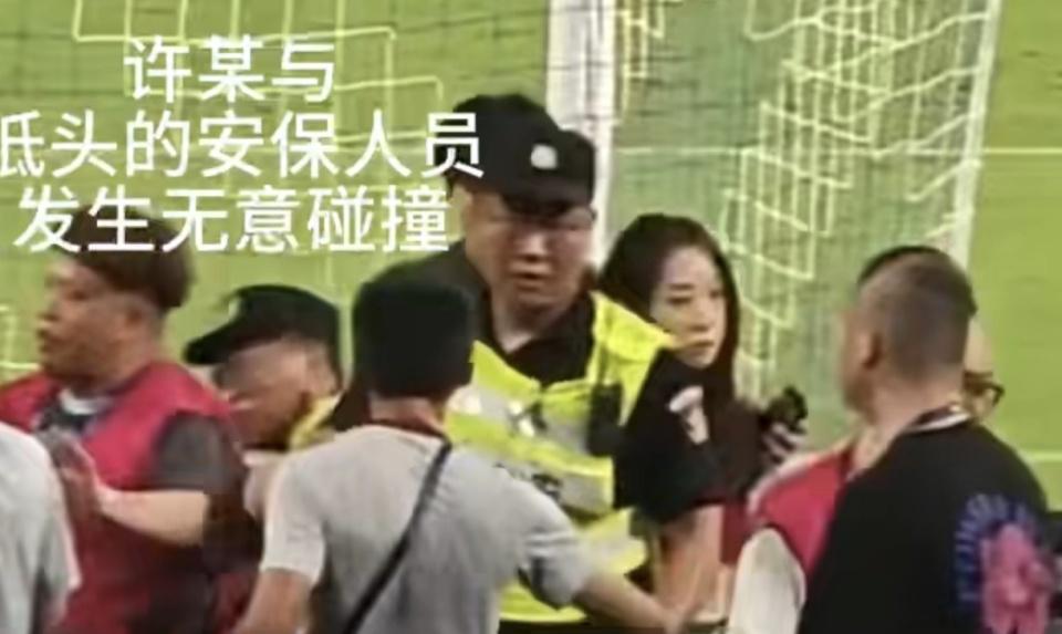 拦住穆斯卡, 记者, 频和网友曝 拦住穆斯卡, 记者, 频和网友曝