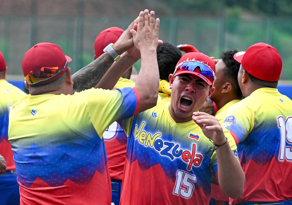 一切都组织, 设施 一切都组织, 设施