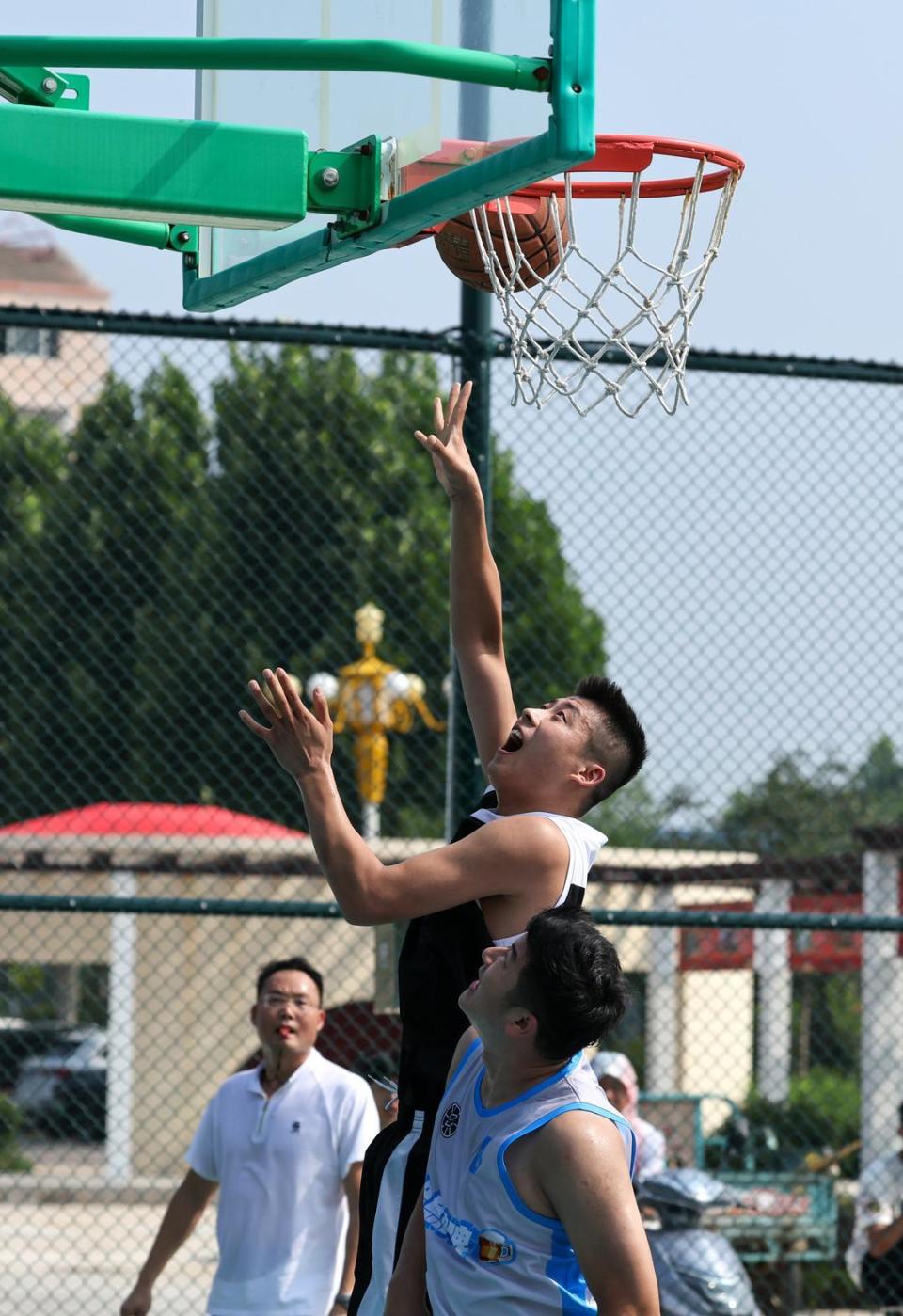 群众的热烈, 打响, 大爷大娘们 群众的热烈, 打响, 大爷大娘们