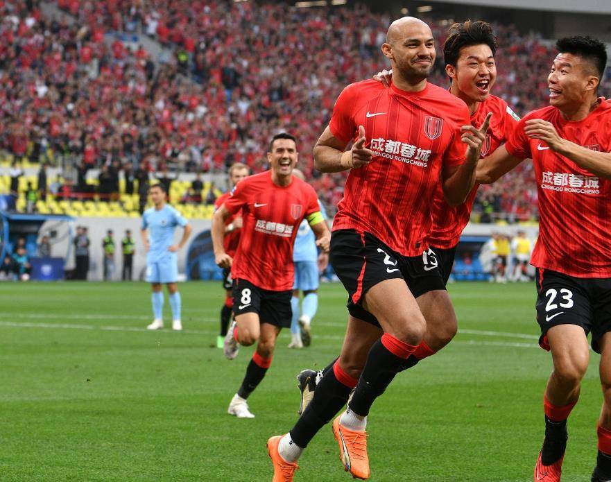 韦世豪跟胡 韦世豪跟胡