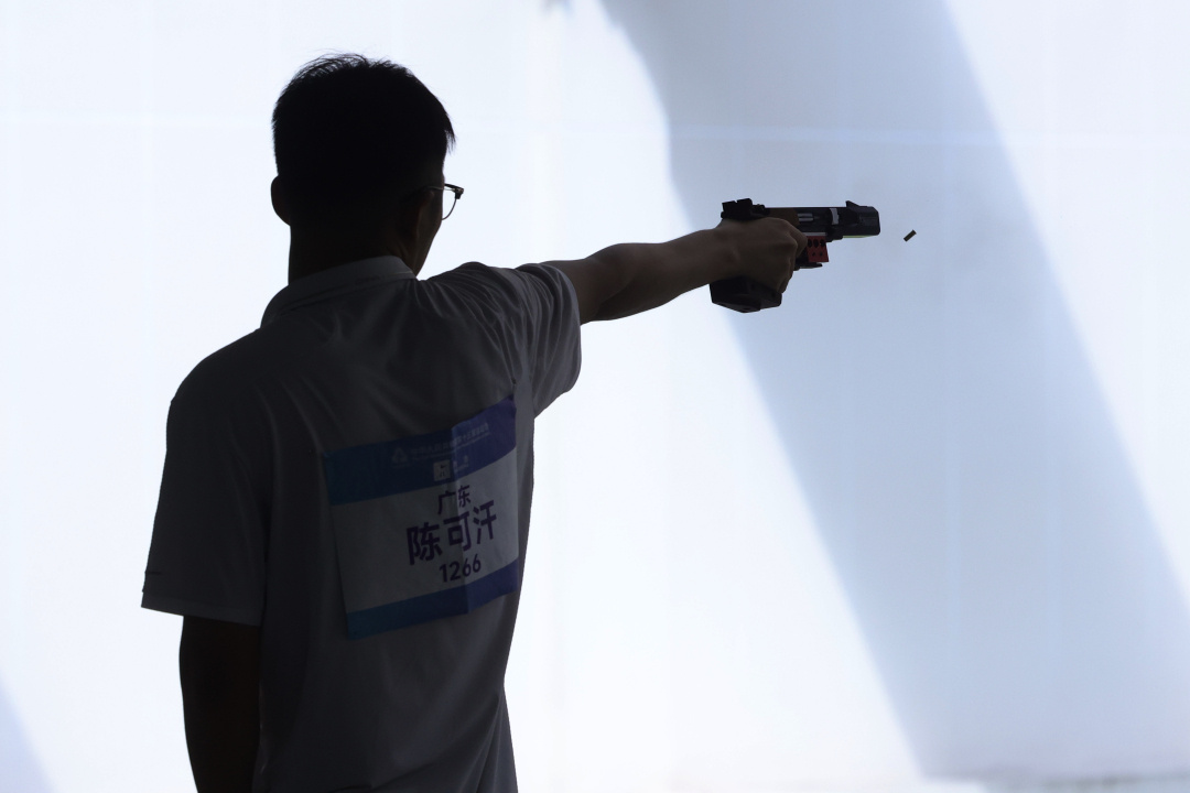 十五运会射, AA, 生首金